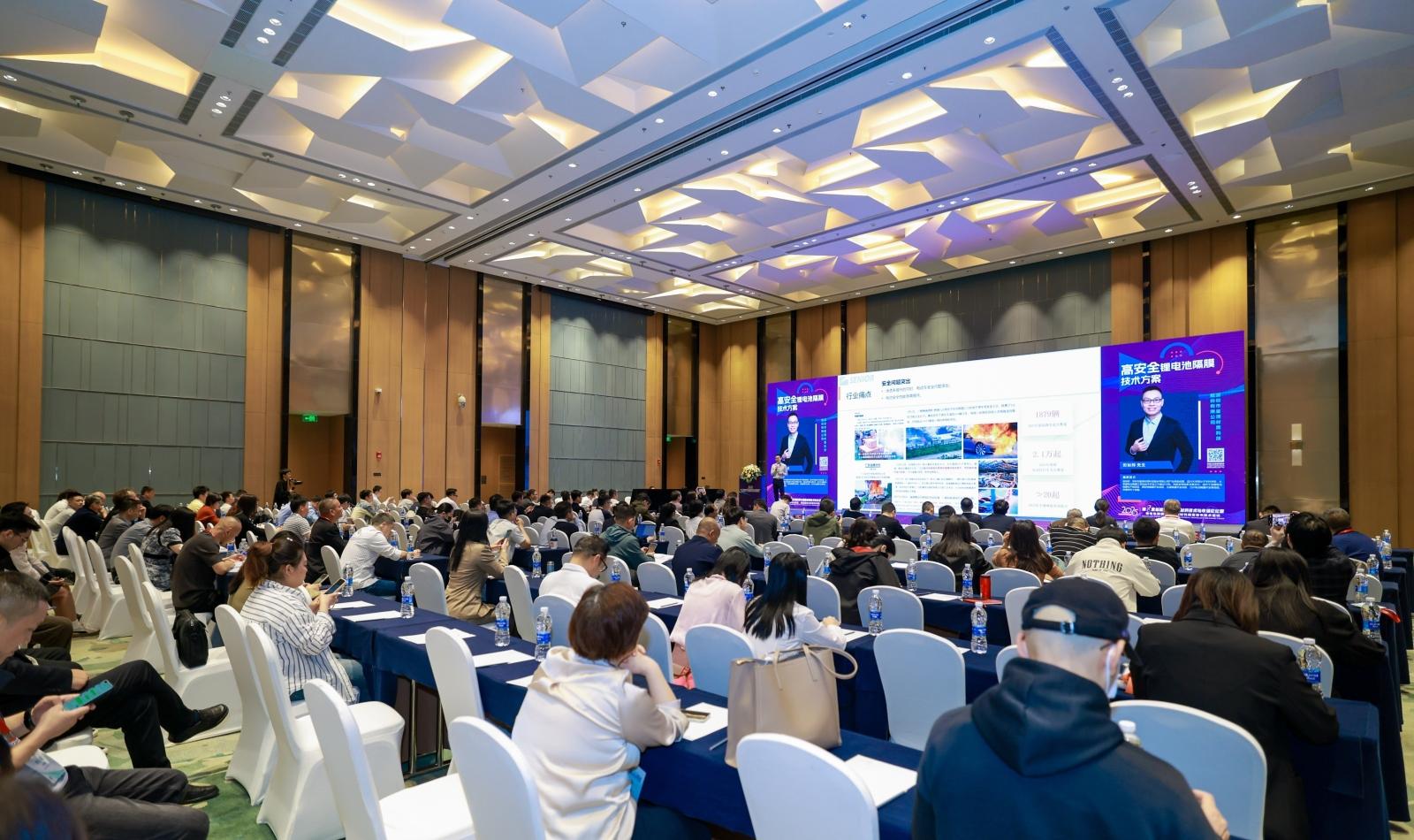 乐竞官方网站-乐竞lejing（中国）
分析展·风采|乐竞官方网站-乐竞lejing（中国）
分析亮相2025新能源电池膜材料论坛，引领低场核磁技术革新风潮
