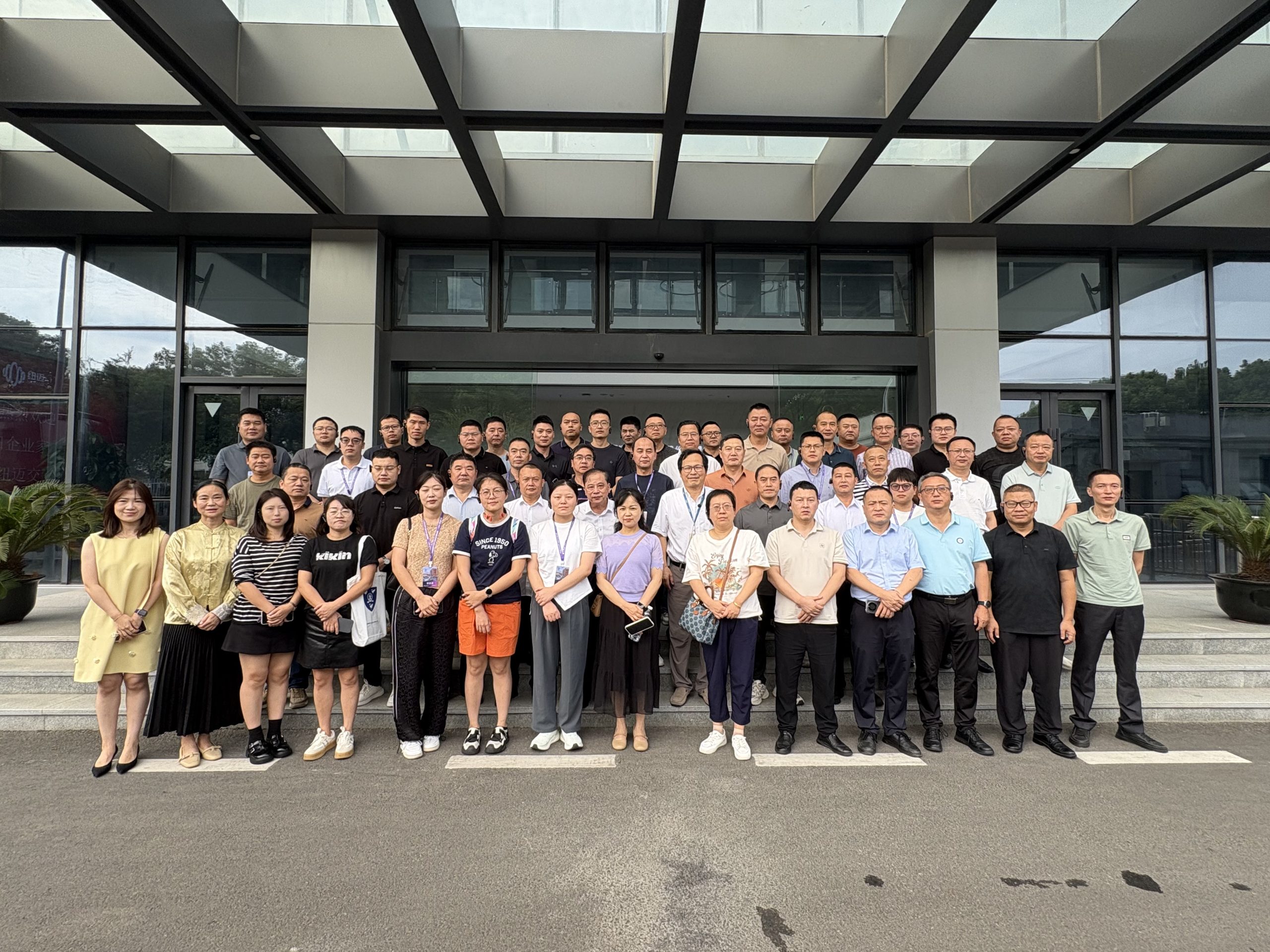 专精特新企业家代表团走进乐竞官方网站-乐竞lejing（中国）
